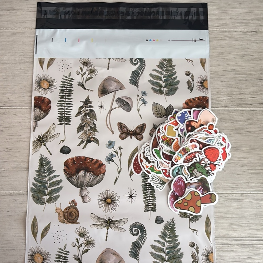 Mushroom poly mailers (20)/ (10 random stickers)